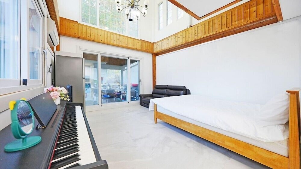 Room (winter) photo 2