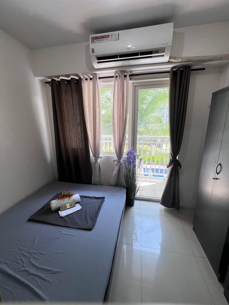Comfort Condo, Balcony, Pool View photo 2