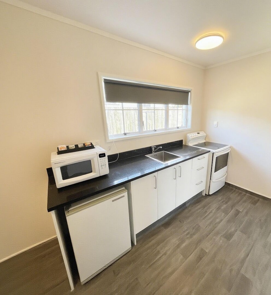 Superior Suite, 1 Bedroom, Non Smoking, Ground Floor - Photo 2