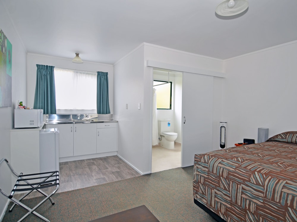 Superior Spacious Studio photo 2