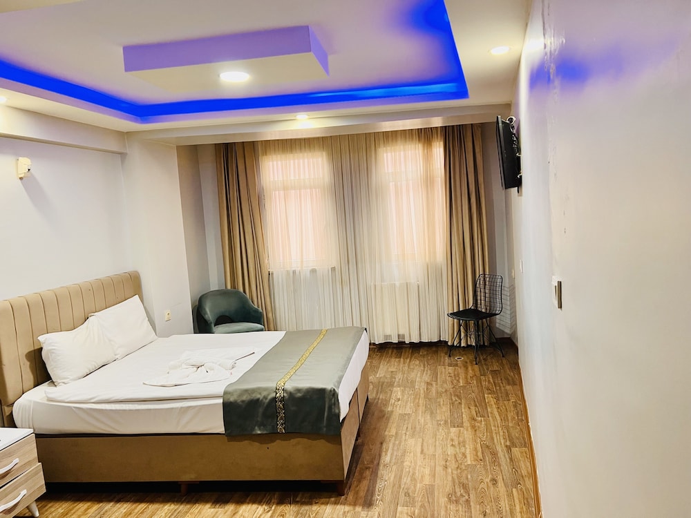 Standard Double or Twin Room photo 3