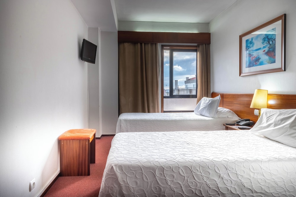 Standard Twin Room - Photo 1