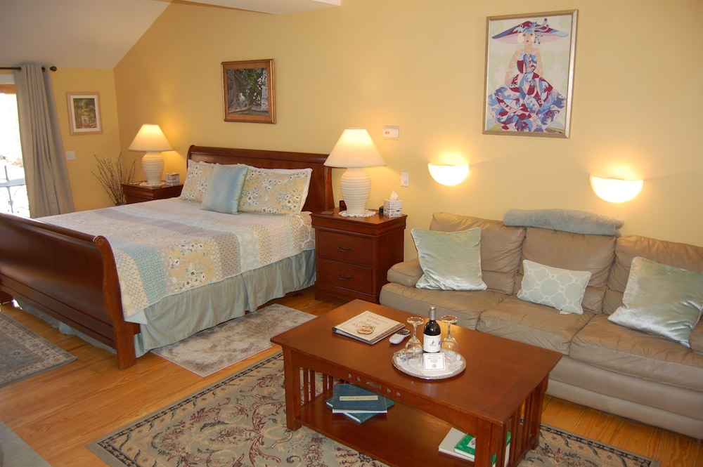Superior Suite, Private Bathroom (Honeymoon - Pets Allowed) photo 1