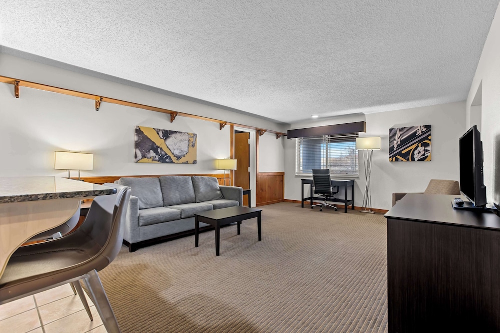 Family Suite, Multiple Beds, Non Smoking, Kitchenette (with Sofabed) photo 2