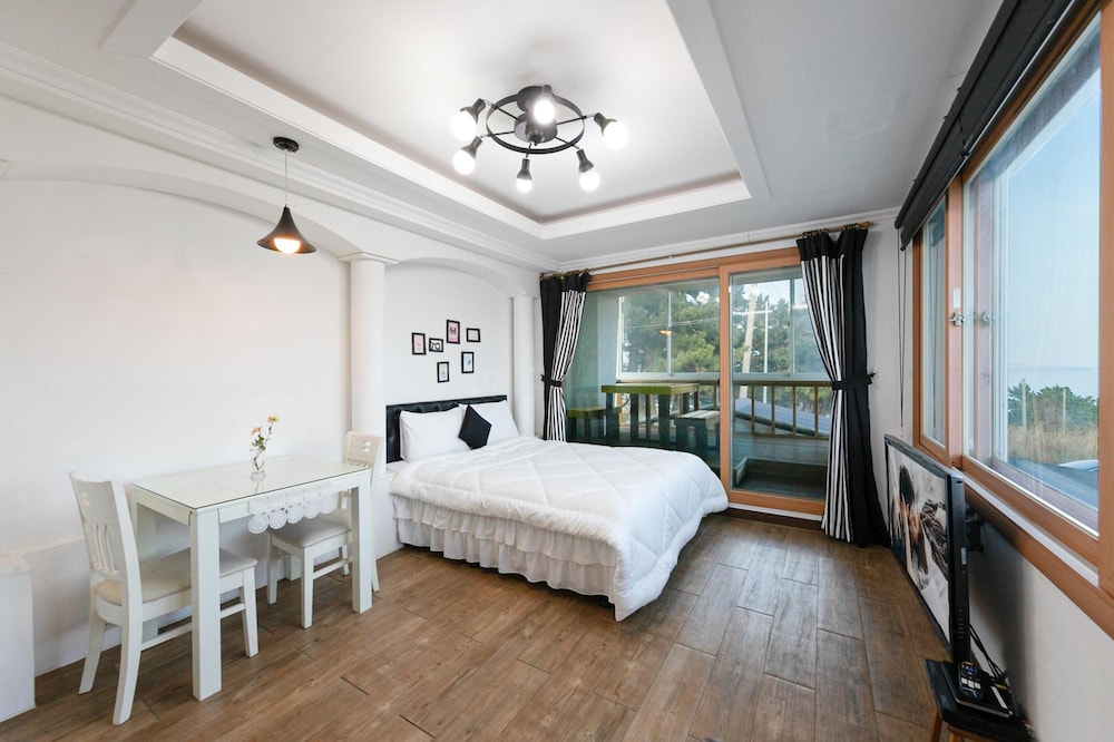 Basic Room, 1 Bedroom (Frisia 301(Ocean View)) - Photo 8