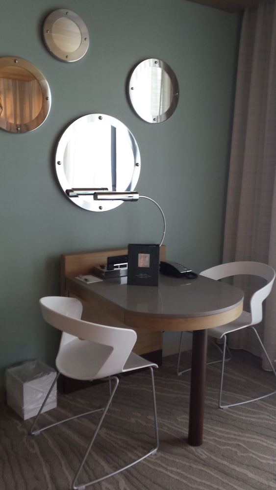 Suite, 1 Bedroom, Pool View, Tower (Escalera, Two Queens )