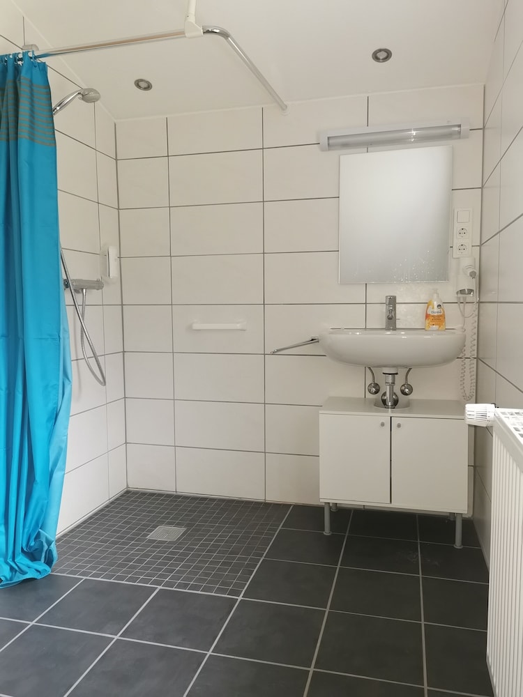 Basic Twin Room, Accessible, Non Smoking photo 3