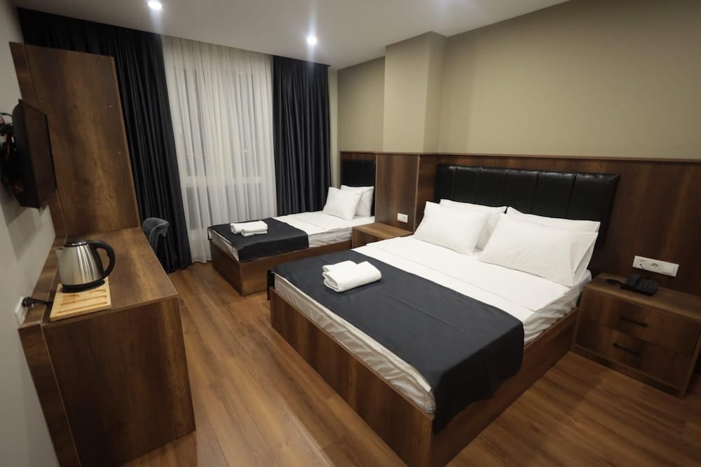 Deluxe Triple Room, City View photo 1