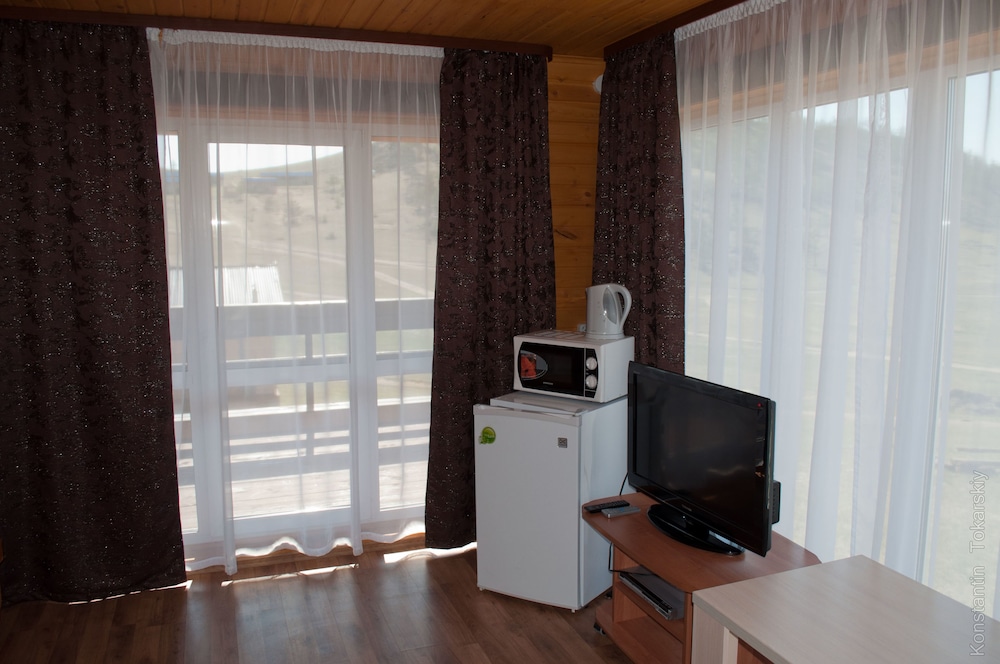 Deluxe Bungalow, Fireplace, Lake View photo 2