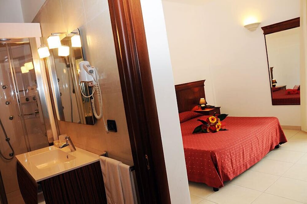 Standard Room, Pool View