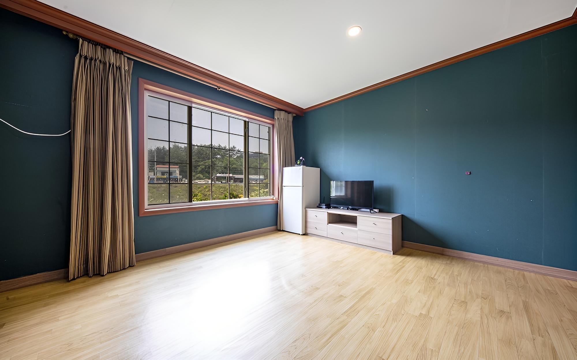 Room (Ondol (20000 won for 4 barbecue))