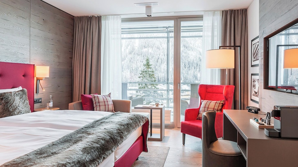 Premium Double Room, 2 Twin Beds, Mountain View