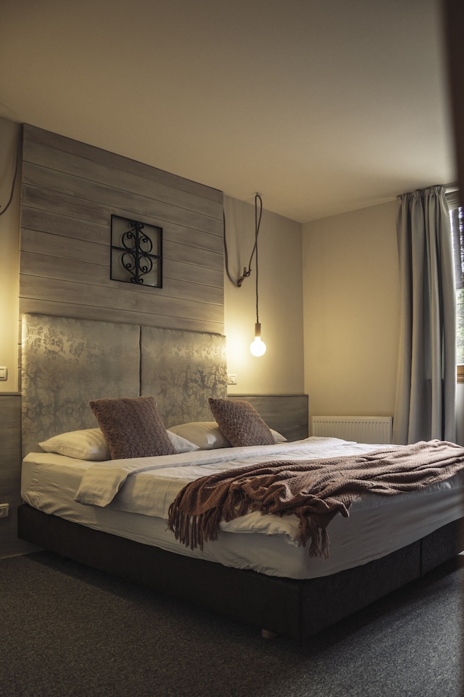 Standard Double or Twin Room, Mountain View photo 1