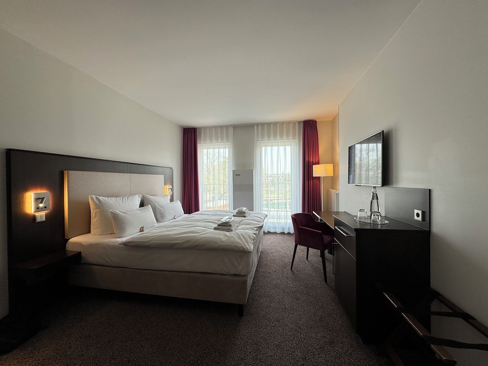 Premium Double Room, Balcony, Partial Lake View photo 1