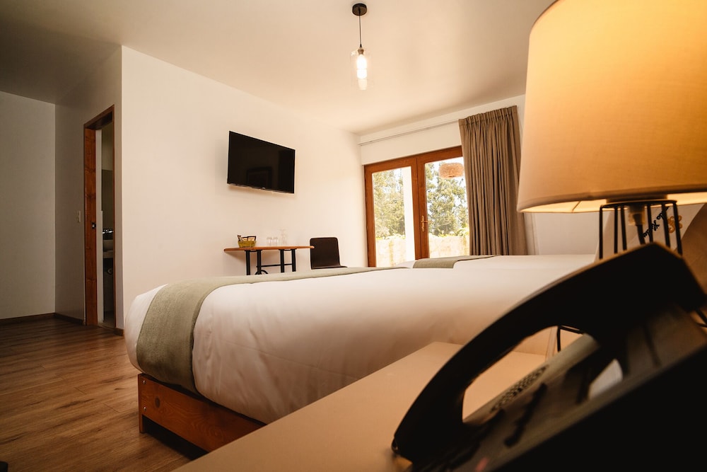 Superior Room, 1 King Bed, Balcony