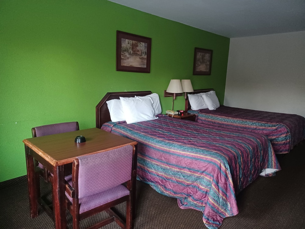 Room, 2 Double Beds, Non Smoking - Photo 7