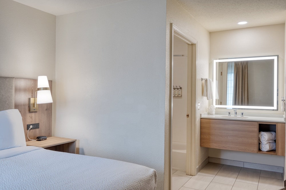 Suite, Multiple Beds - Photo 8