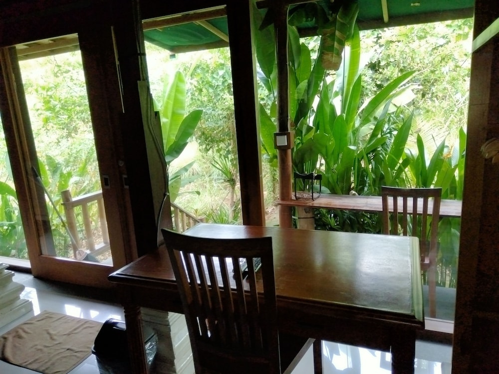 Deluxe Room, Multiple Beds, Non Smoking, Garden View photo 3