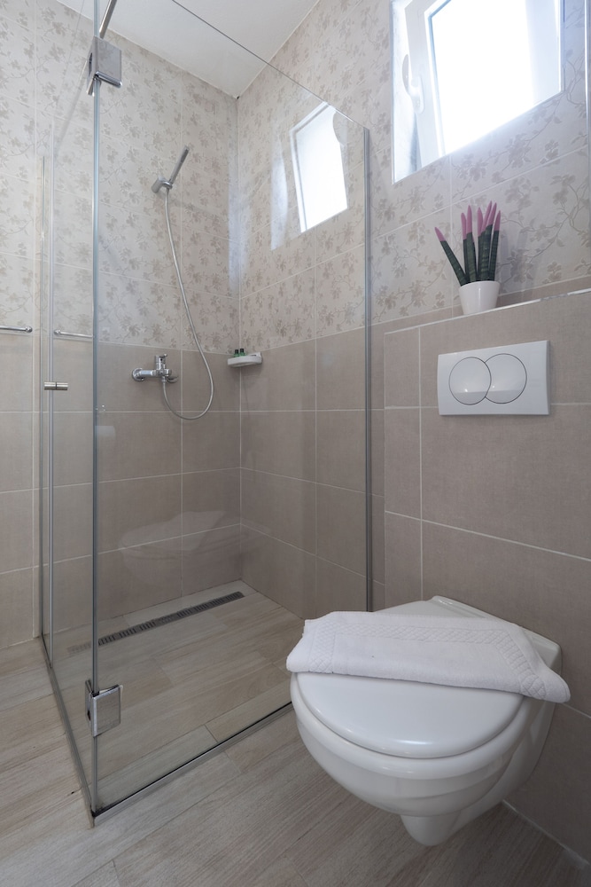 Romantic Studio Suite, Non Smoking, Garden View - Photo 12