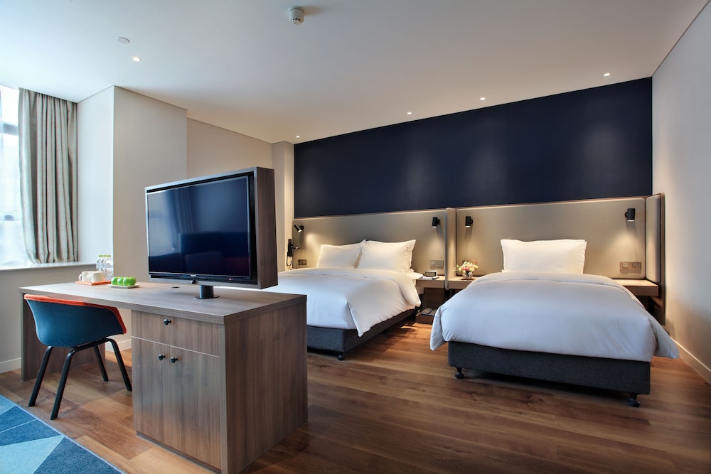Standard Room, Multiple Beds thumbnail 6