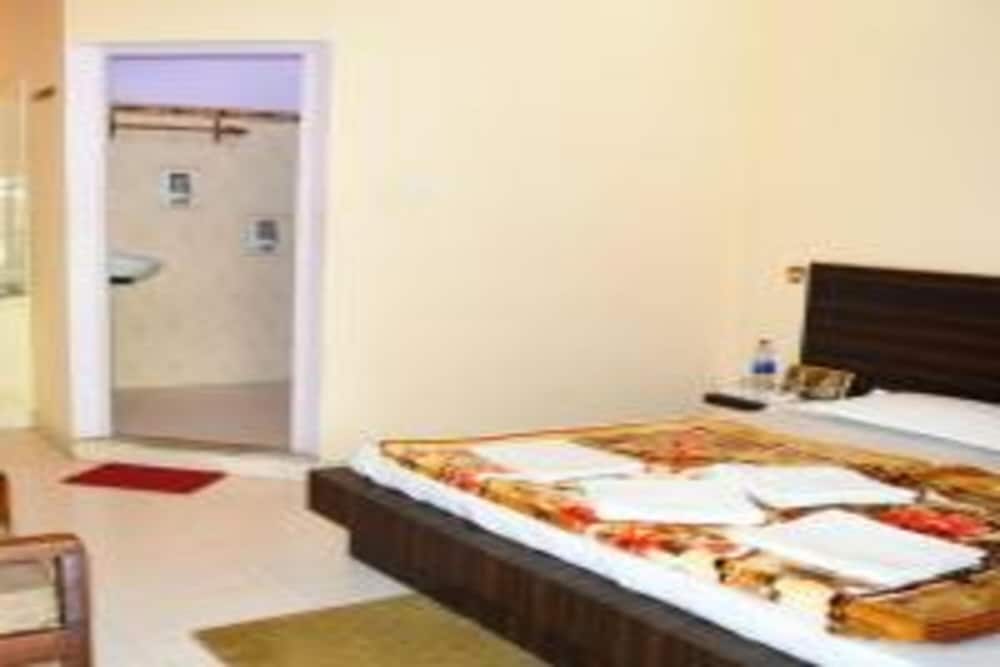 Deluxe Room - Photo 6