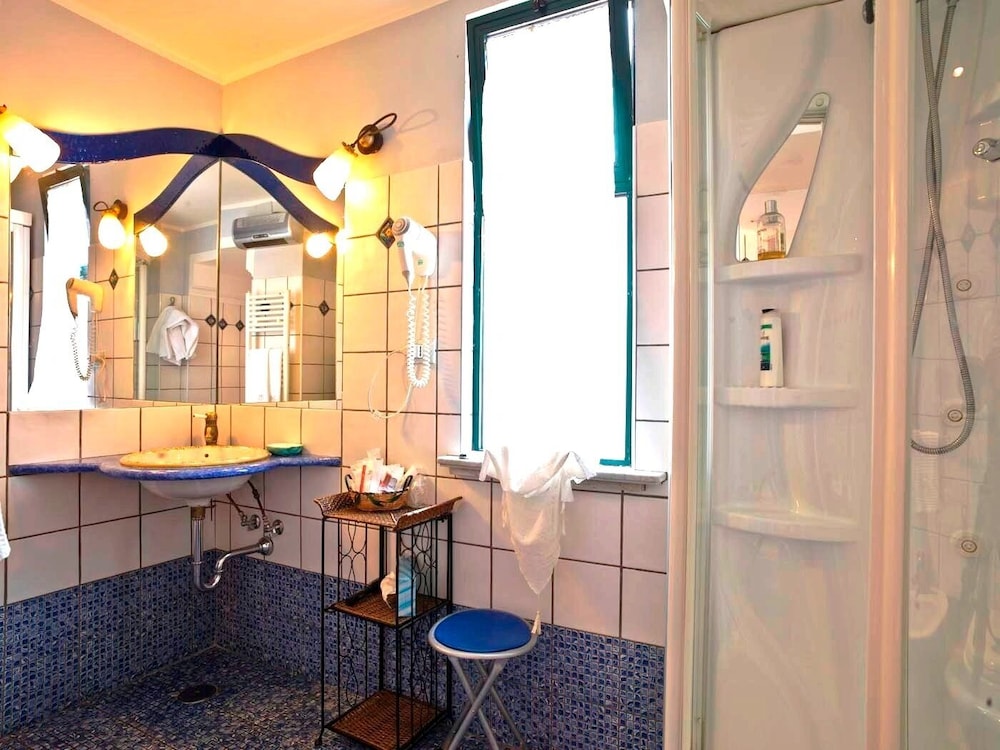 Suite, 1 Queen Bed, Valley View - Photo 6