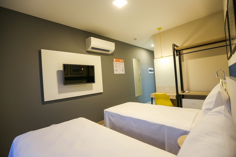 Standard Twin Room - Photo 2