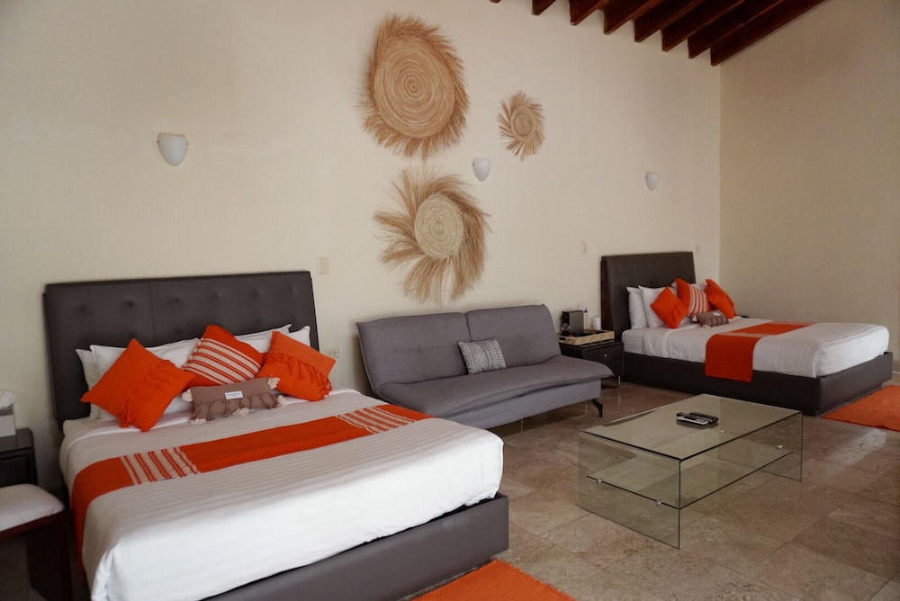 Family Room, 2 Queen Beds, Non Smoking photo 2