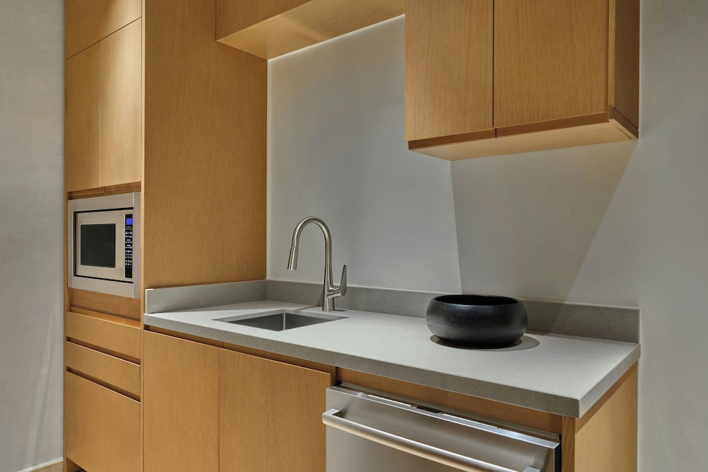 Suite, 1 Bedroom photo 3