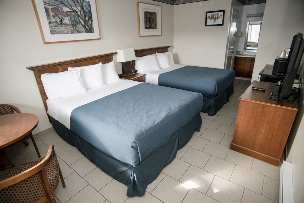 Standard Room, 2 Queen Beds, Smoking photo 1