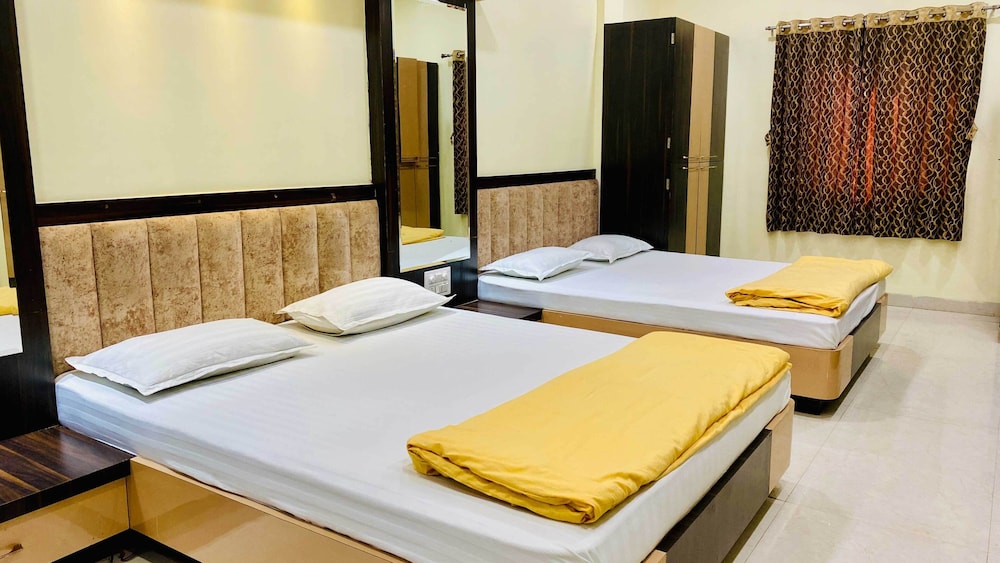 Deluxe Quadruple Room, City View