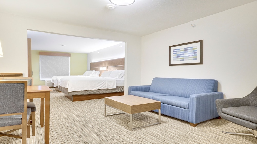 Suite, 2 Queen Beds - Photo 1