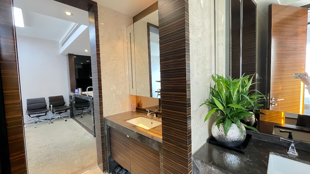 Luxury Suite photo 3