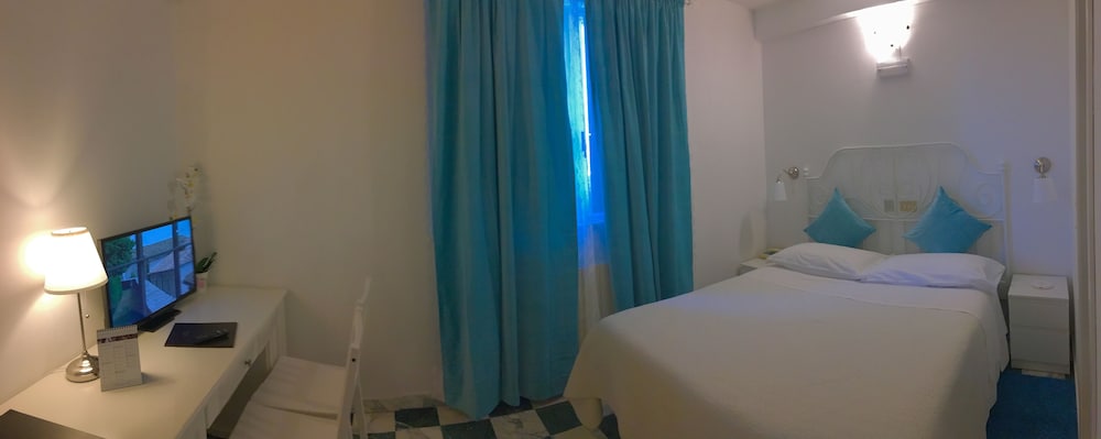 Standard Double Room photo 3