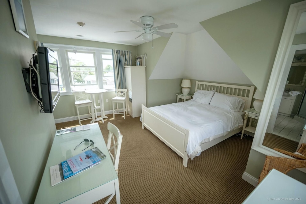 Bay View King Bed photo 1