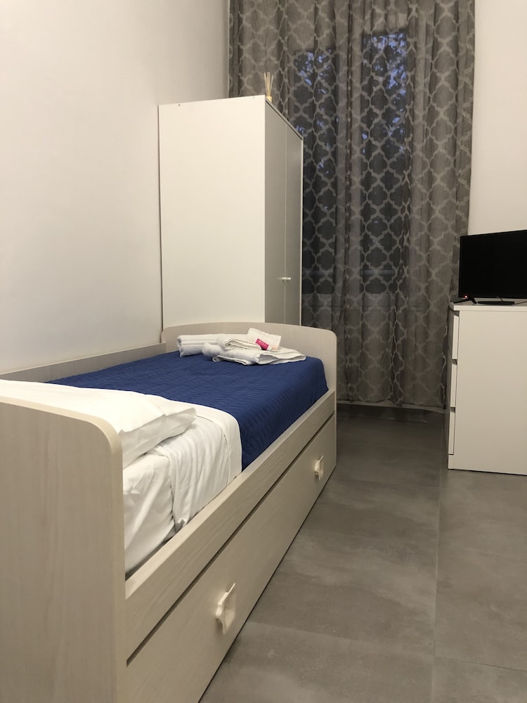Standard Single Room (Blu)