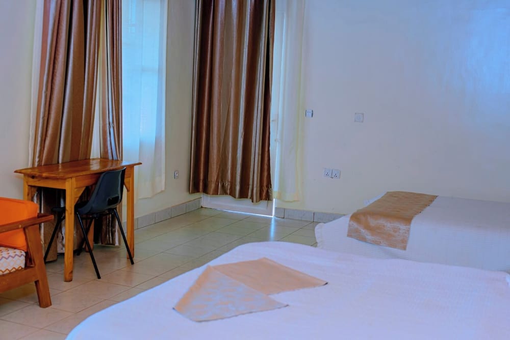Basic Twin Room, Balcony