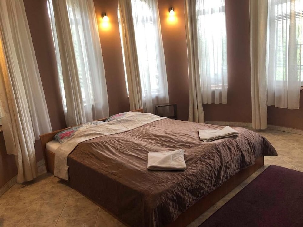 Deluxe Room, 1 King Bed photo 1