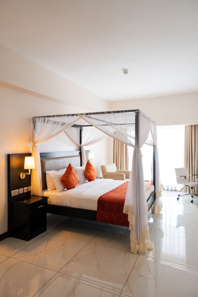 Suite, Lake View
