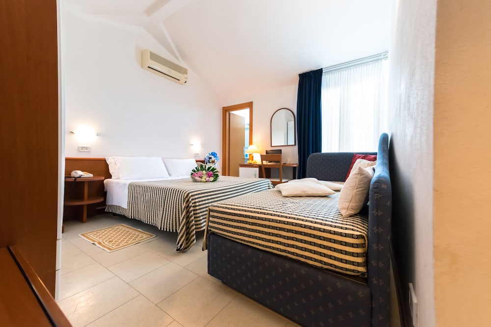 Panoramic Triple Room