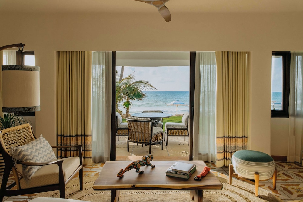 Suite, 1 Bedroom, Oceanfront - Photo 2