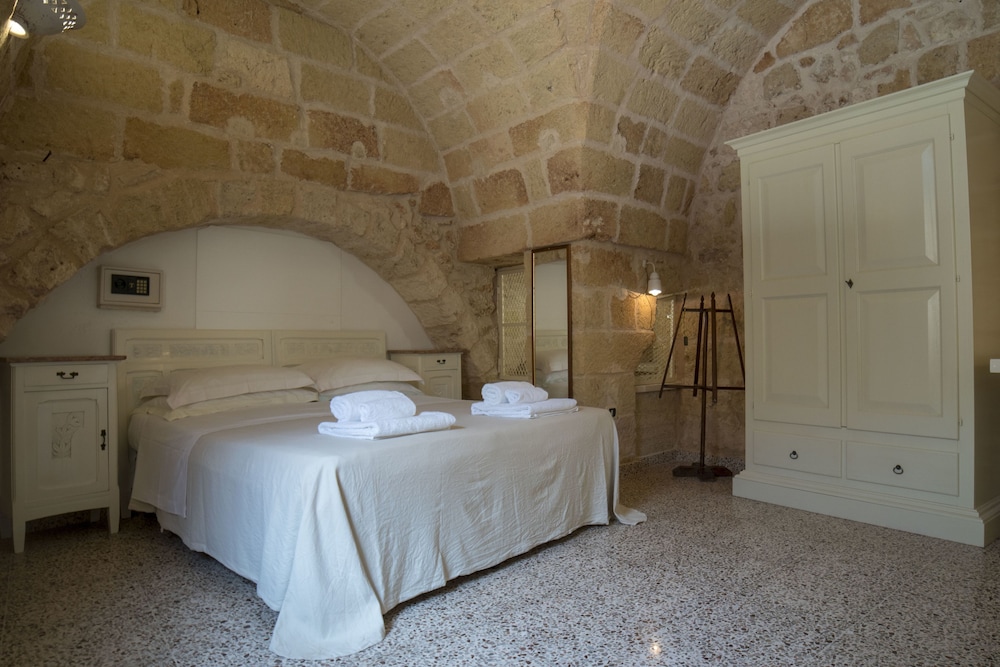 Traditional Double Room, 1 Bedroom, Ensuite - Photo 1