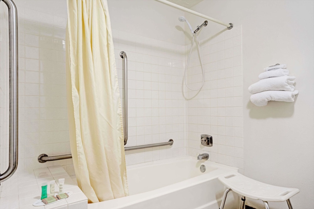 Room, Accessible - Photo 3