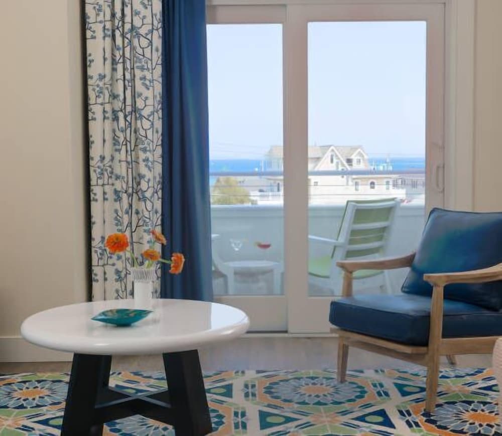 Ocean Suite with Balcony photo 3