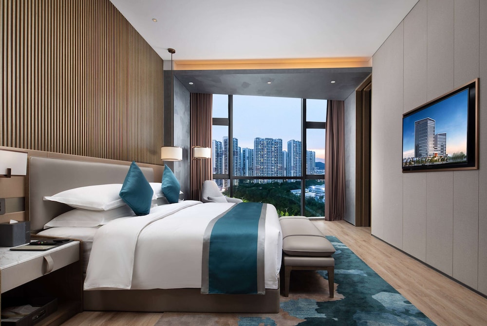 Deluxe Room, 1 King Bed, Non Smoking, City View