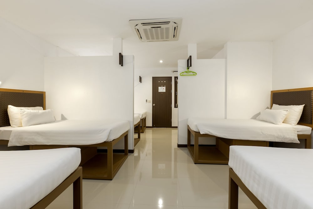 Deluxe Suite (6 Adults) photo 1