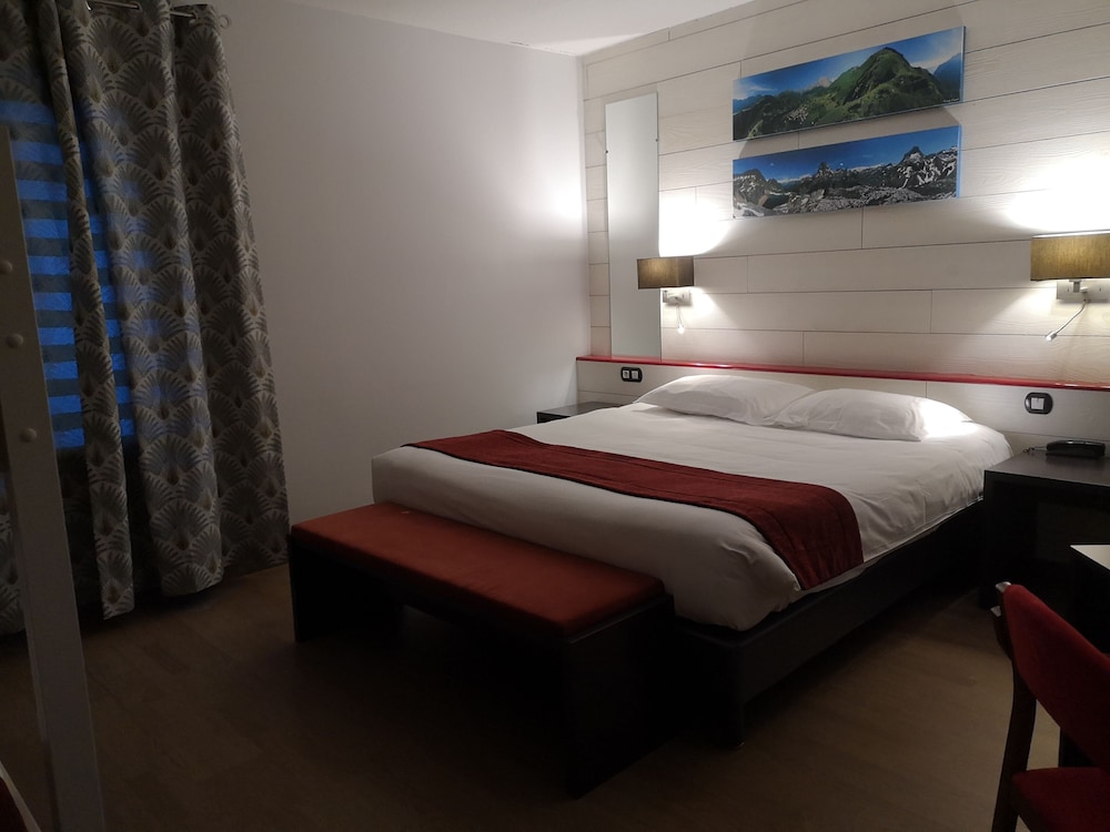 Family Room, 1 Queen Bed with Sofa bed, Non Smoking (with Sofabed) photo 3