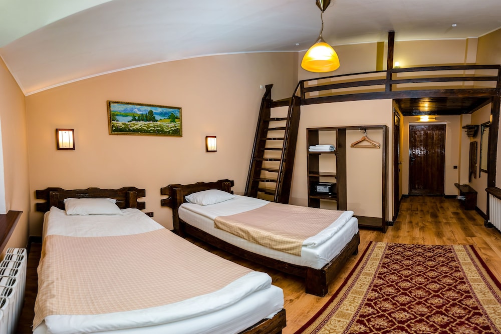 Standard Twin Room - Photo 4