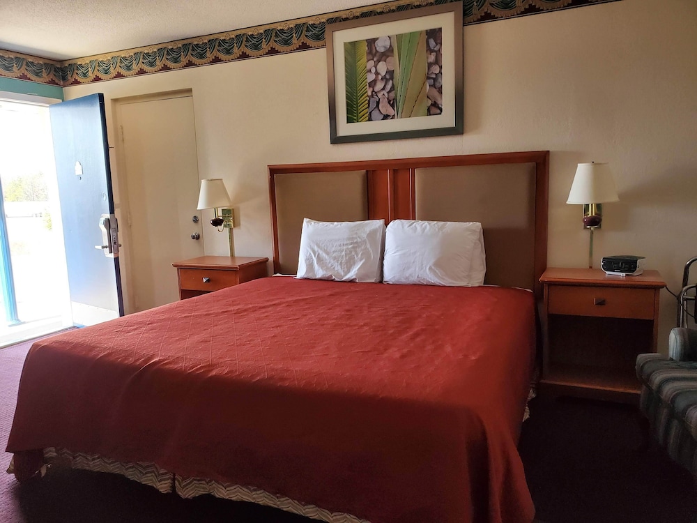Suite, 1 King Bed, Non Smoking photo 3