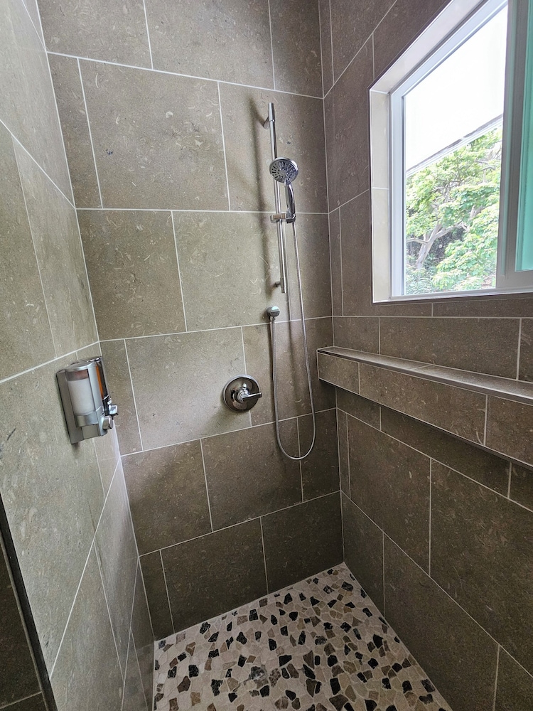 Standard Room, 1 Queen Bed, Ocean View photo 3